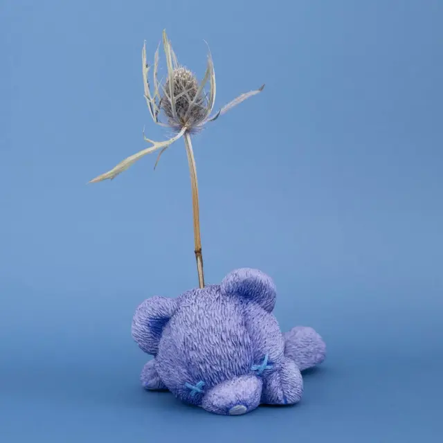 〰️ EVENT 〰️
VINYLさんでのrökPOPUPは10月23日(水)まで🌷
おなじみの手とテディベアモチーフの一輪挿しをお取り扱いいただいております。
東京駅へお越しの際はぜひお立ち寄りください☝️🧸
(在庫状況はVINYLさんへお問い合わせくださいますようお願いいたします。)

VINYL（ビニール トーキョー）
〒100-0005
東京都千代田区丸の内1-9-1
JR東日本東京駅構内1F グランスタ東京 VINYL
営業時間：平日・土曜 8:00 ~ 22:00 / 日曜・祝日 8:00 ~ 21:00

#rök_works #original #mywork #一輪挿し #インテリア #ドライフラワー #ドライフラワーのある暮らし #テディベア #flowervase #東京駅