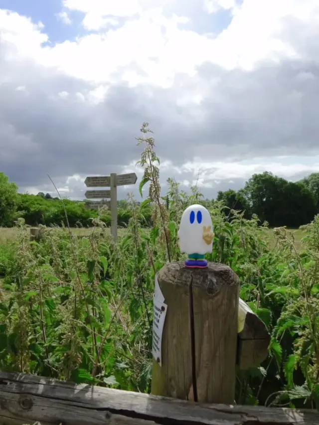 #ななしのおばけちゃん旅に出る
#England

#arttoy #アートトイ #おばけ #ななしのおばけちゃん #おばけちゃん #ソフビ